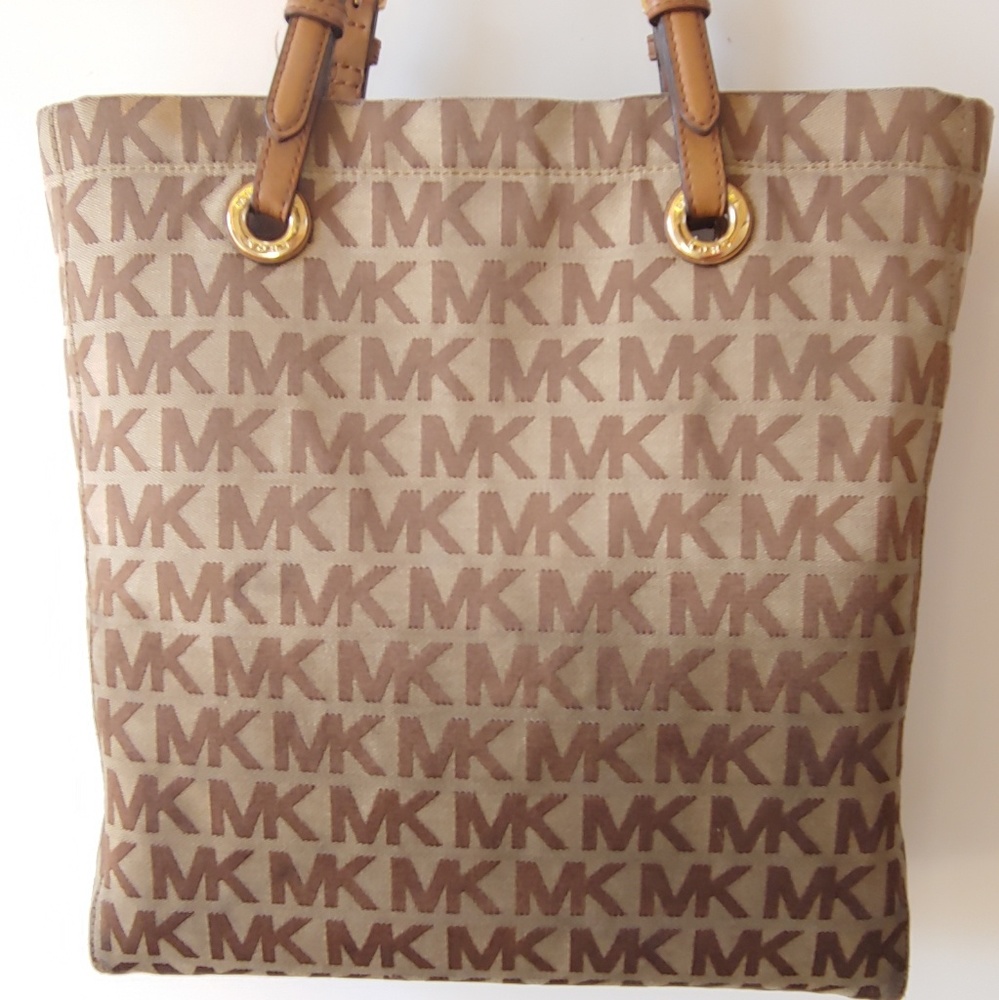 AUTHENTIC MK LARGE TOTE👜